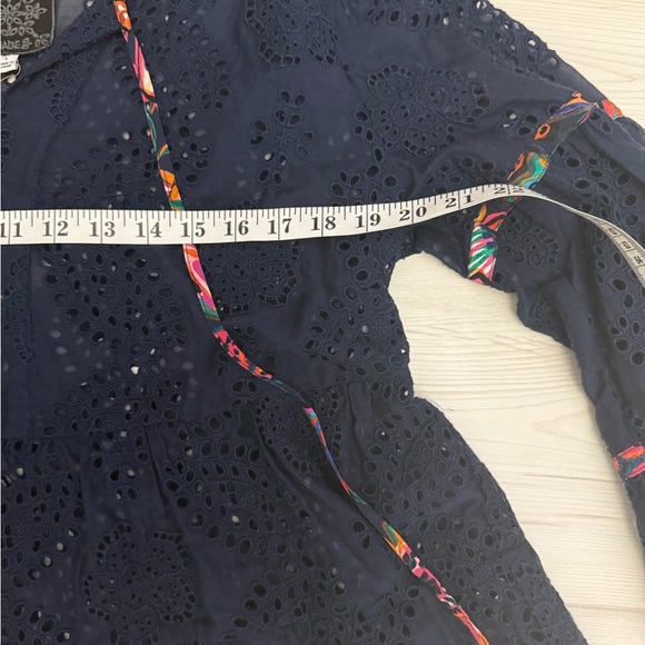 N.w.t. Johnny Was Tamera Eyelet Blouse Size Large Bell Sleeves - Picture 12 of 13